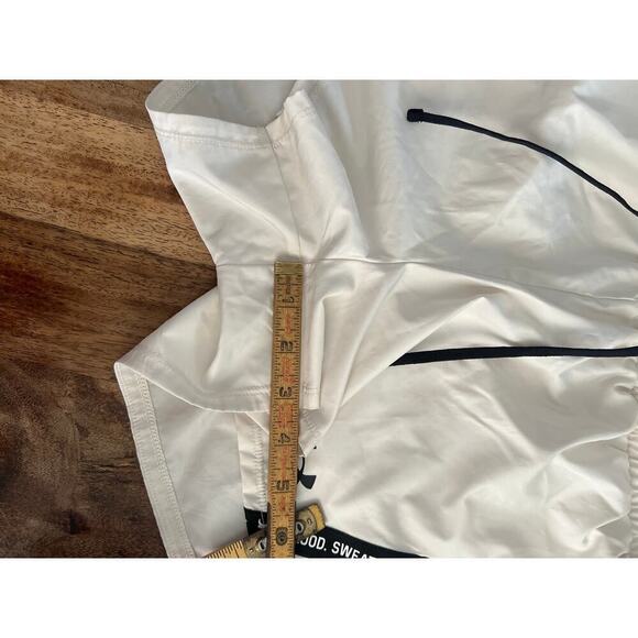 Under Armour Women's White Black Project Rock Woven Shorts Size Small - Picture 4 of 8